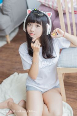 美女跪下吃男人j动态图